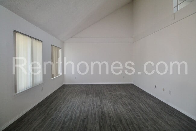 15519 Andorra Way in San Diego, CA - Building Photo - Building Photo