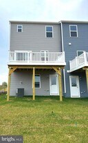 369 Huntwell W Ave in Ranson, WV - Building Photo