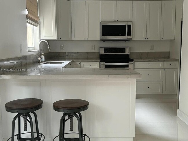 12885 SW 134th St in Miami, FL - Building Photo - Building Photo