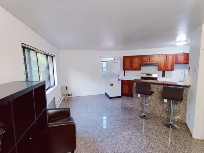 12912 Kew Gardens Rd, Unit #3