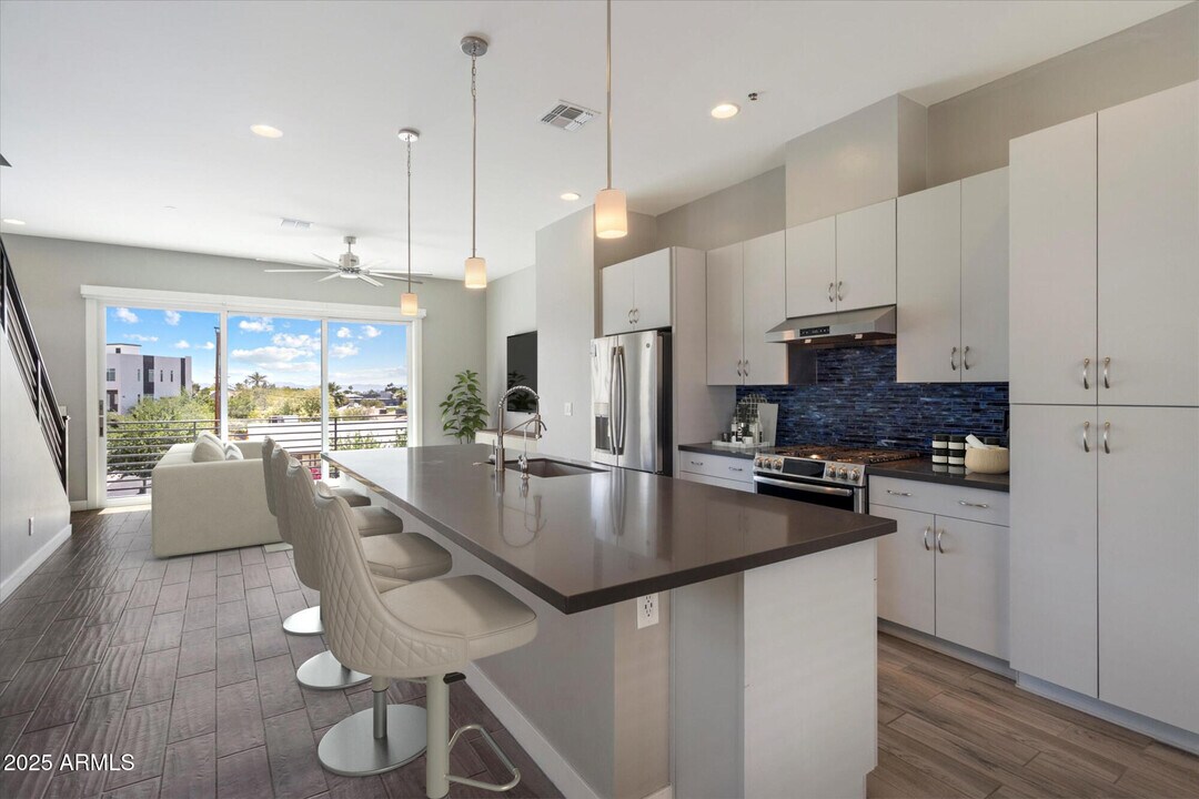 1717 E Morten Ave in Phoenix, AZ - Building Photo