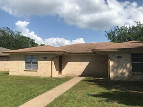 416 University Oaks Blvd in College Station, TX - Building Photo - Building Photo