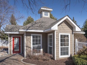 Steeplechase on Maple in Omaha, NE - Foto de edificio - Building Photo