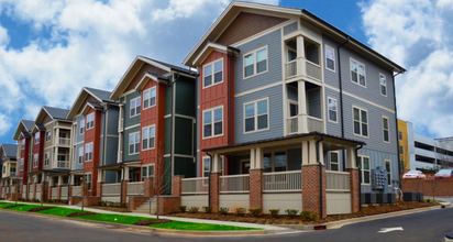 Main & Stone in Greenville, SC - Foto de edificio - Building Photo