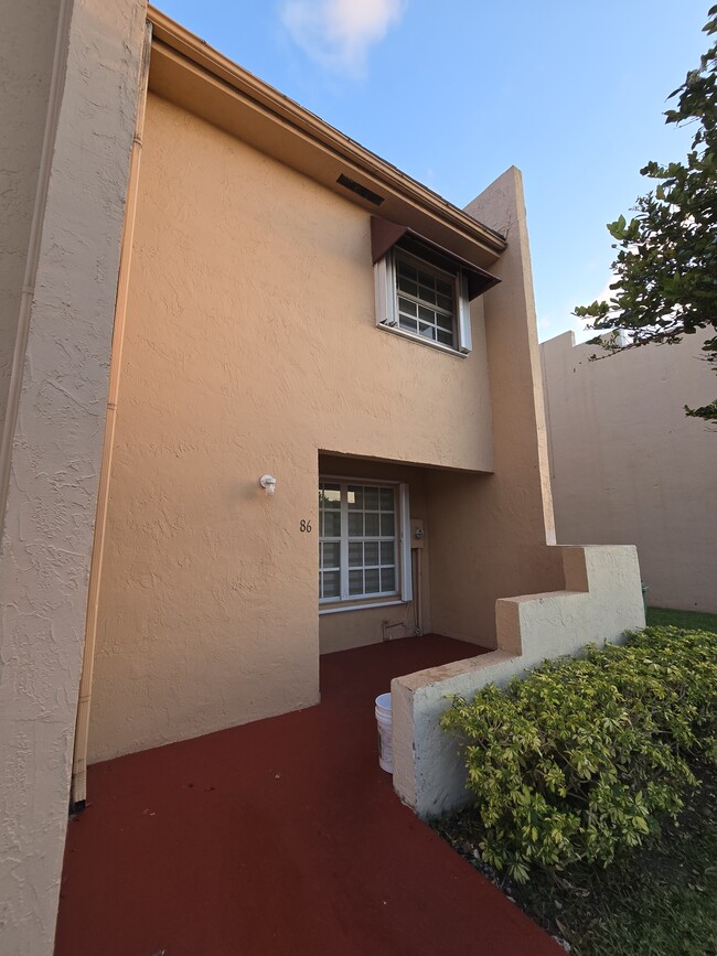 10360 SW 154th Cir Ct in Miami, FL - Building Photo - Building Photo