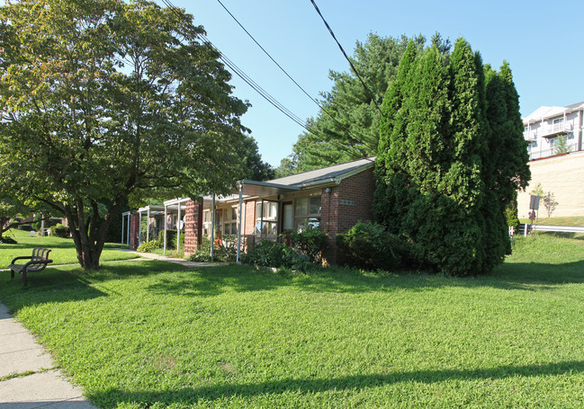 Gordon Court Neighborhood in New London, CT - Foto de edificio - Building Photo