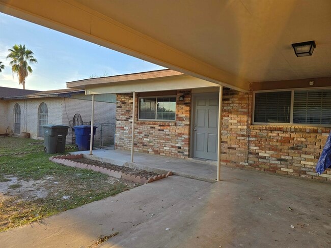 property at 304 Maguey Dr