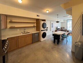 4548 Huntington Dr S, Unit 4570 huntington dr in Los Angeles, CA - Foto de edificio - Building Photo