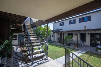 324 D Ave in Coronado, CA - Building Photo - Building Photo