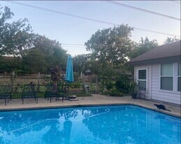 2658 Rim Oak, Unit Cottage in San Antonio, TX - Building Photo