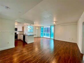 1250 S Miami Ave, Unit 1901 in Miami, FL - Building Photo - Building Photo