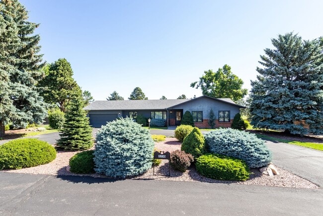 property at 2230 Hill Cir