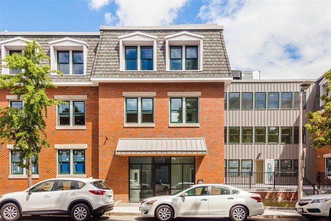property at 906 E 2nd St