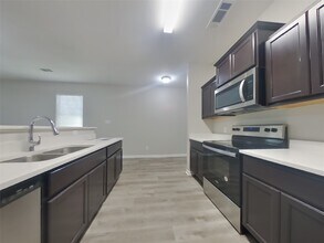 2055 Sweet Lilac Dr in Houston, TX - Building Photo - Building Photo