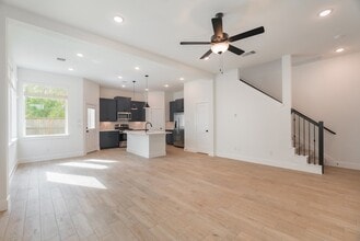 140 Red Cascade Trl in Willis, TX - Building Photo - Building Photo