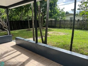 6560 NW 24th Pl in Sunrise, FL - Building Photo - Building Photo