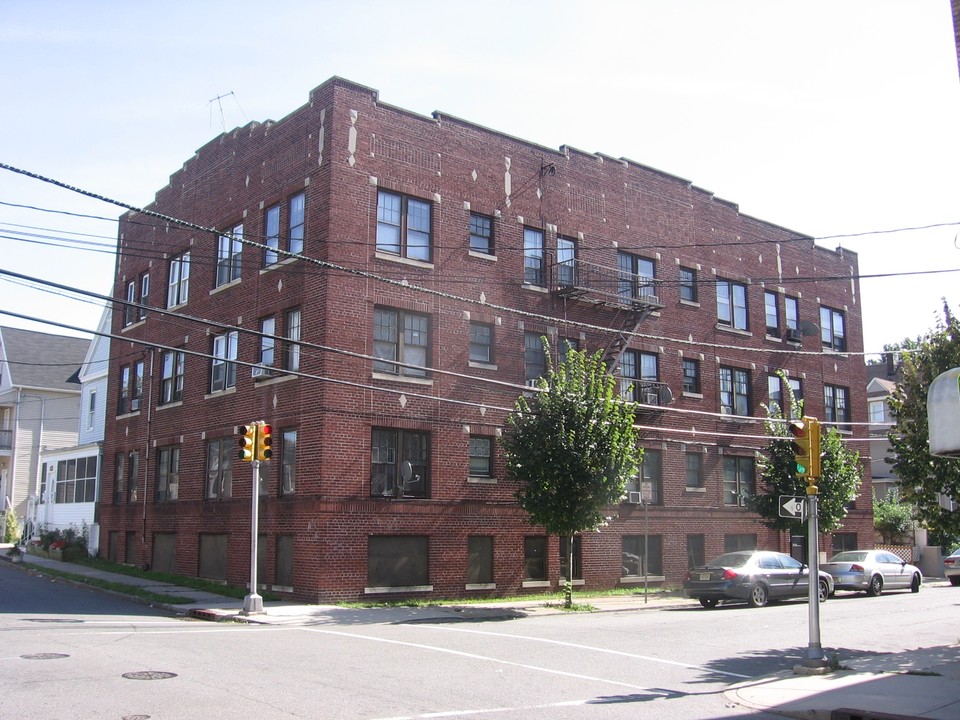 934 Hunterdon St in Newark, NJ - Building Photo