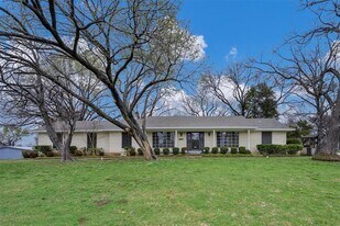 5395 14th St in Plano, TX - Building Photo