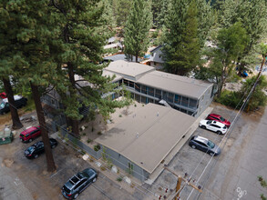 969 Brockway in South Lake Tahoe, CA - Foto de edificio - Building Photo