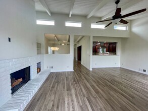 637 13th St in Manhattan Beach, CA - Foto de edificio - Building Photo