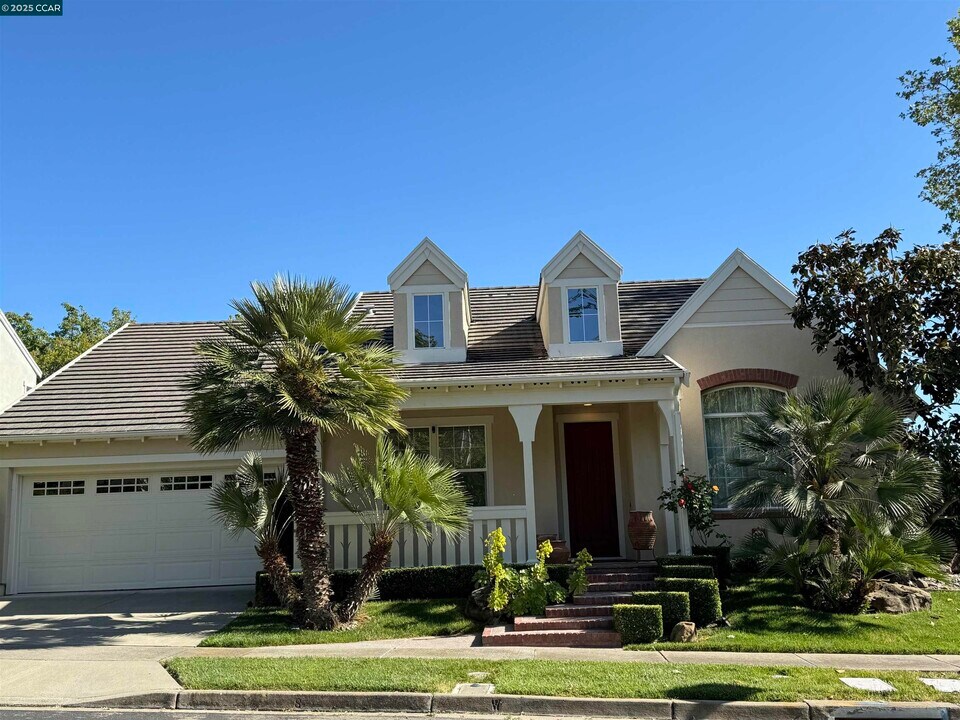 100 Elegans Ct in San Ramon, CA - Building Photo