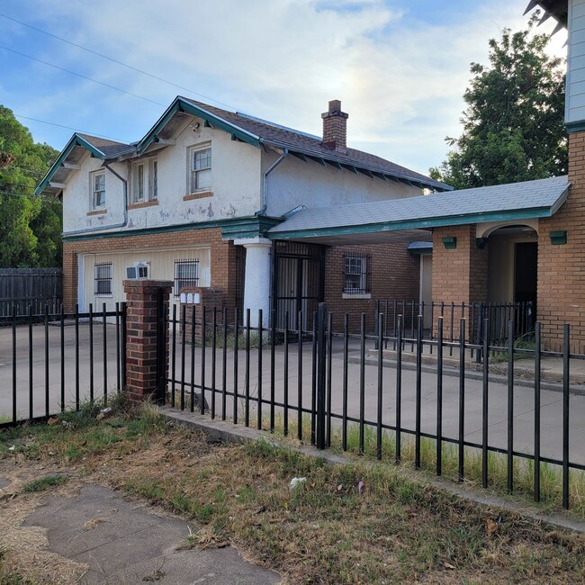 property at 1004 Baylor St