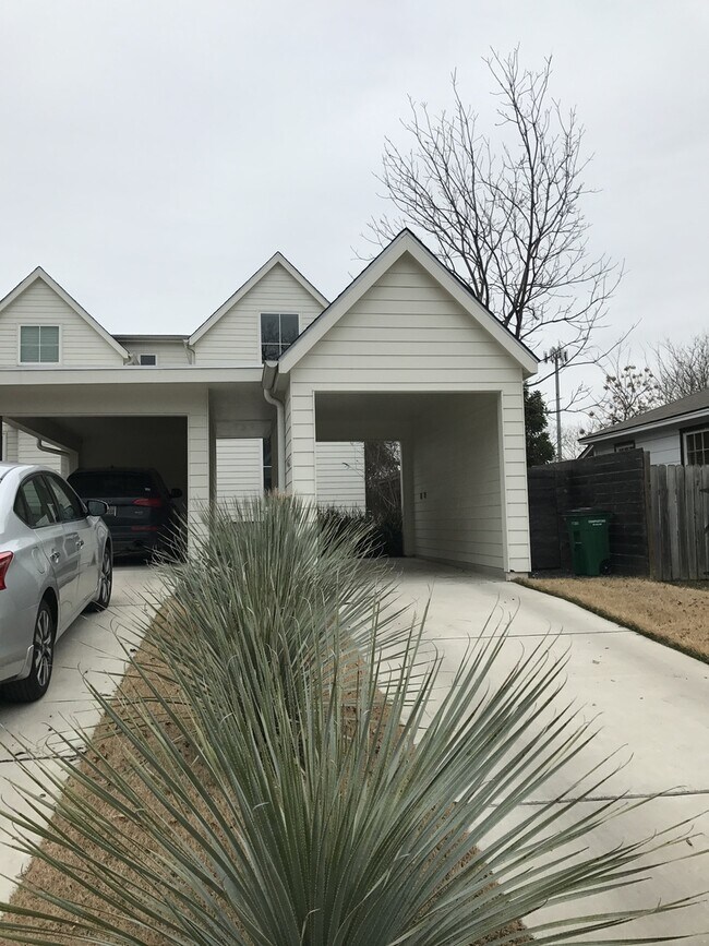 2212 Iva Ln in Austin, TX - Building Photo - Building Photo