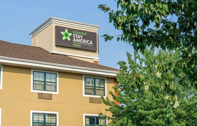 Furnished Studio-Tacoma - Fife in Fife, WA - Foto de edificio - Building Photo