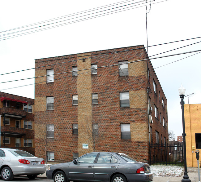 5735 Ellsworth Ave in Pittsburgh, PA - Foto de edificio - Building Photo