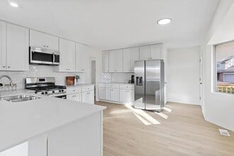 14085 85th Pl N in Maple Grove, MN - Building Photo - Building Photo