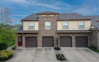 2223 Rolling Hills Dr in Covington, KY - Building Photo