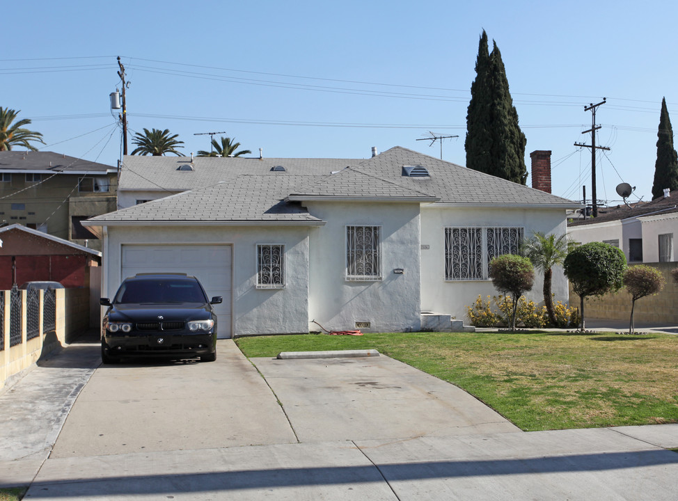 7126 Stafford Ave in Huntington Park, CA - Foto de edificio