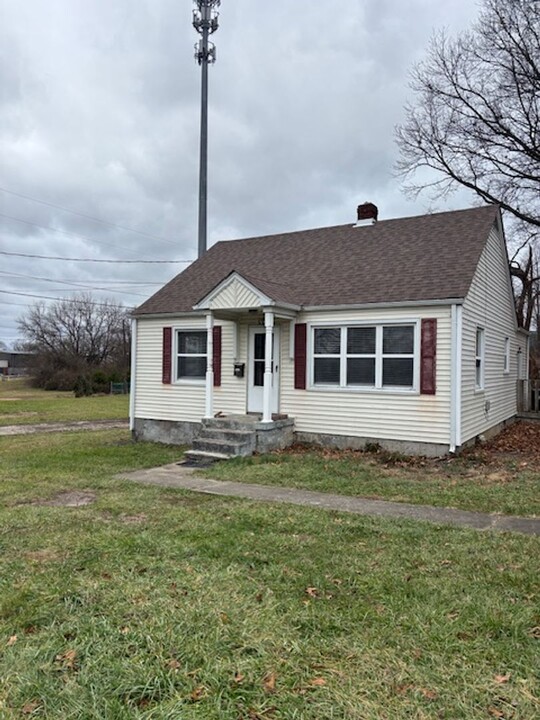 702 N Mulberry St in Elizabethtown, KY - Building Photo