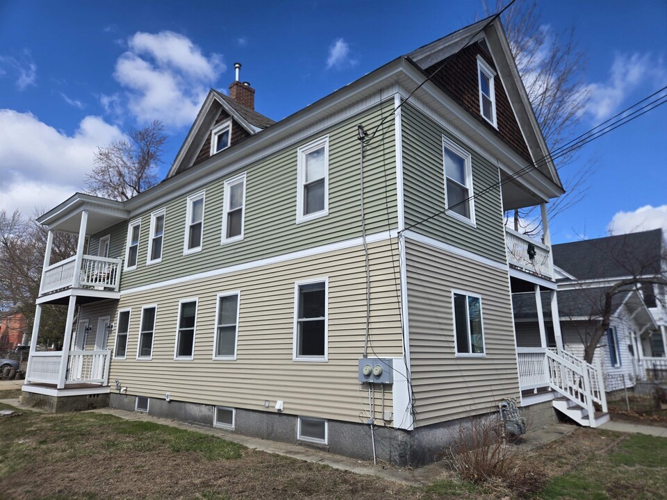 31 Gilman St in Nashua, NH - Building Photo