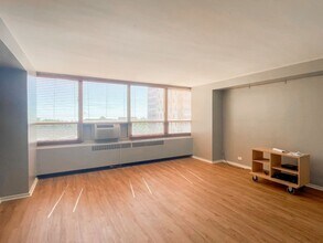 3950 N Lake Shore Dr, Unit 715 in Chicago, IL - Building Photo - Building Photo