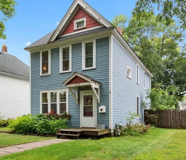 1279 Burr St N in St. Paul, MN - Building Photo - Building Photo