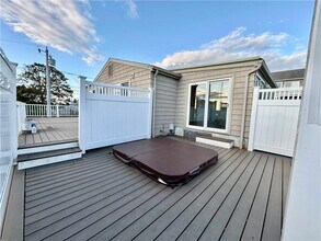 32 Seaspray Way in Little Compton, RI - Foto de edificio - Building Photo