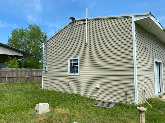 153 Clover Leaf Dr in Keatchie, LA - Building Photo - Building Photo