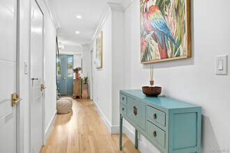 1068 Boston Post Rd in Rye, NY - Building Photo - Building Photo