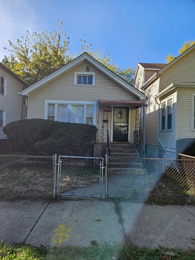 property at 8022 S Manistee Ave