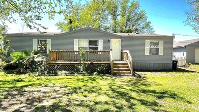 212 West Dr in Kemah, TX - Foto de edificio - Building Photo