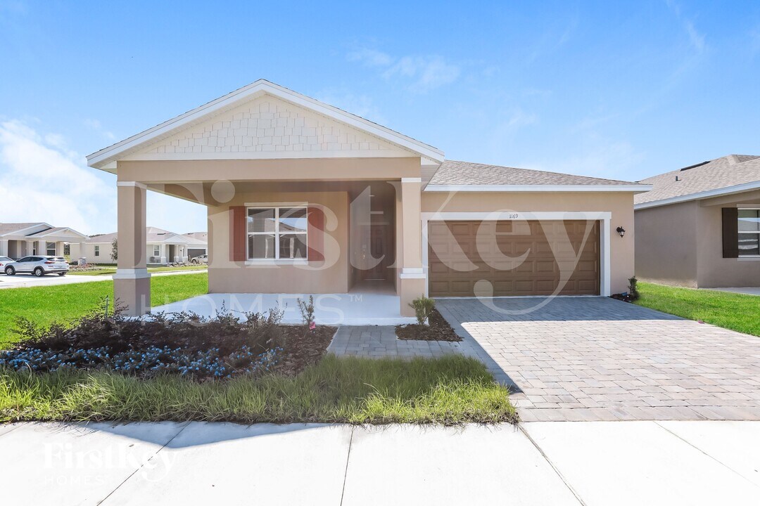 1169 Spokane Pt in Kissimmee, FL - Foto de edificio