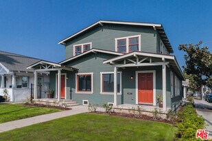 2303 W 30th St in Los Angeles, CA - Building Photo