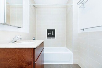 Metropolitan Ave, Unit 405 in Brooklyn, NY - Foto de edificio - Building Photo