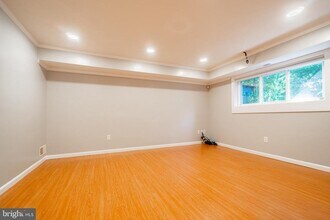 2426 Falls Pl Ct in Falls Church, VA - Building Photo - Building Photo