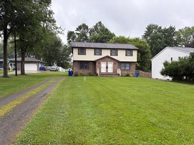 1289 East and West Rd, Unit Left Side