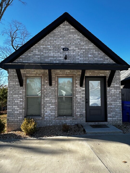 418 N F St in Rogers, AR - Building Photo