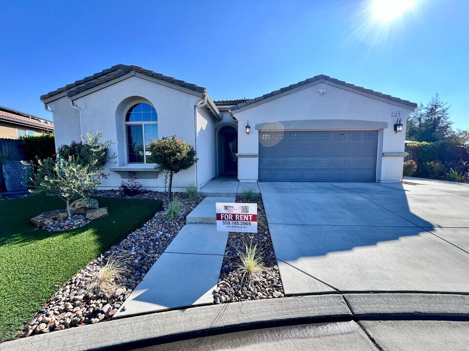 1079 Skylar Ln in Clovis, CA - Building Photo