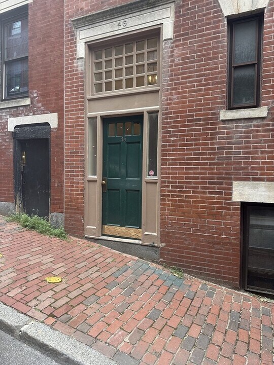 45 Irving St in Boston, MA - Building Photo