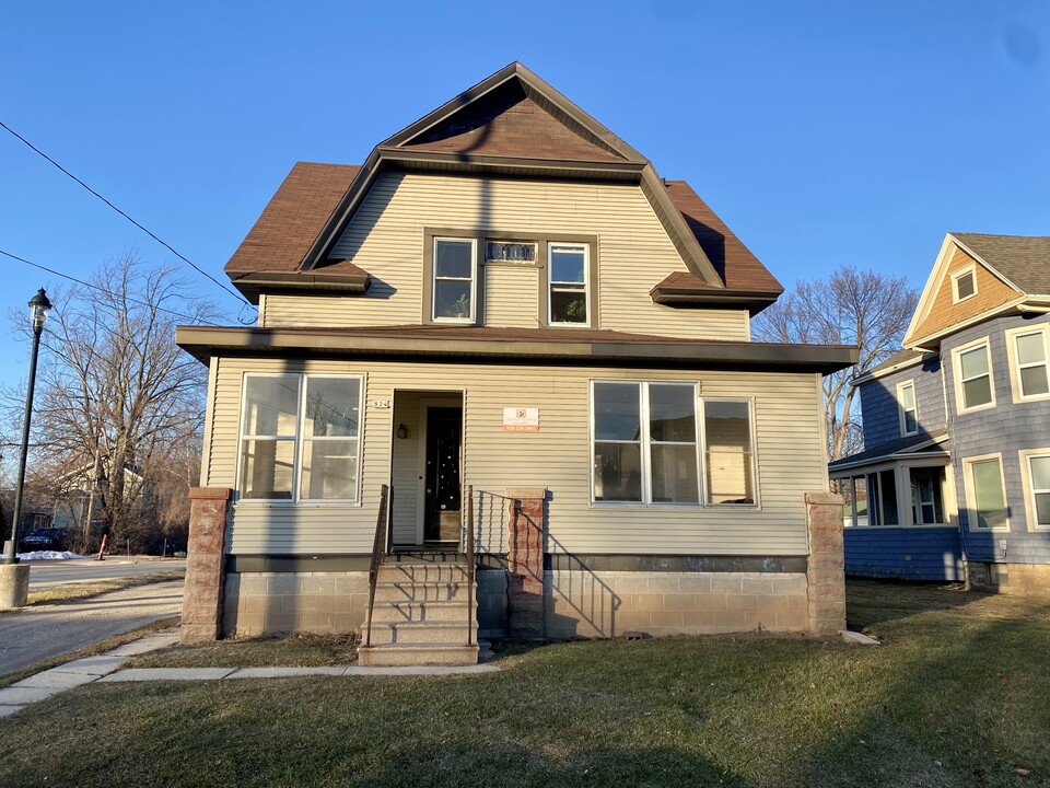 824 Scott Ave in Oshkosh, WI - Building Photo